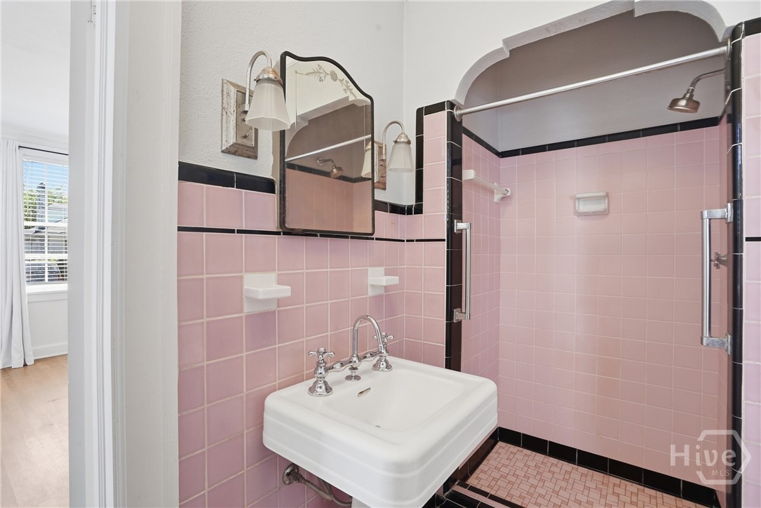 528 E 51st Street Property Photo 19