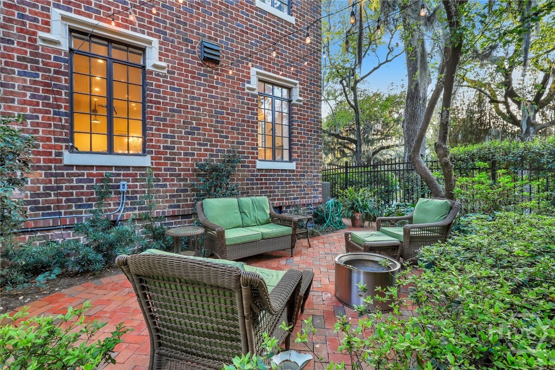 302 E 46th Street Property Photo 8