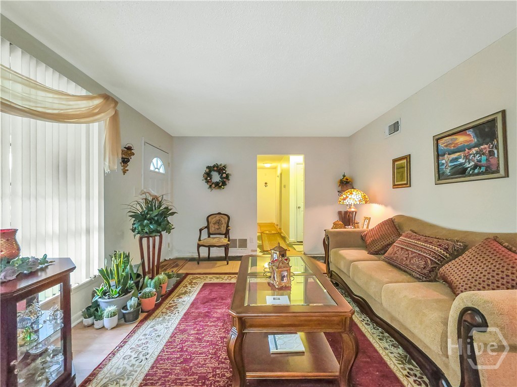 13113 Hermitage Road Property Photo 4