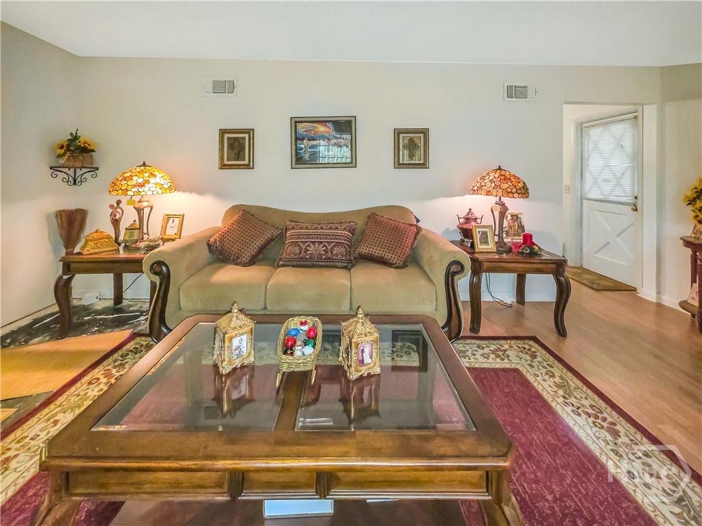 13113 Hermitage Road Property Photo 5
