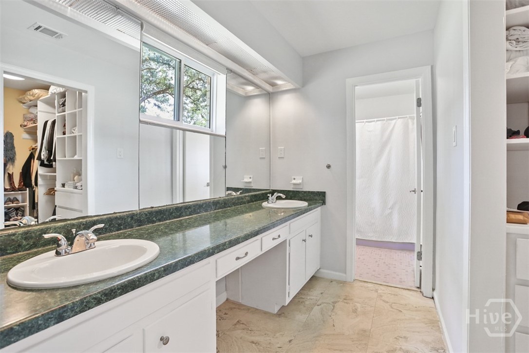 12 Clarendon Road Property Photo 32