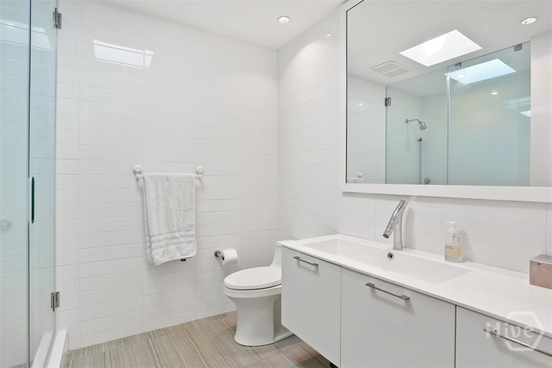 12 Clarendon Road Property Photo 38