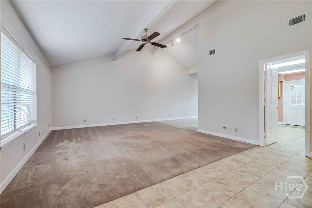 122 B Property Photo 13
