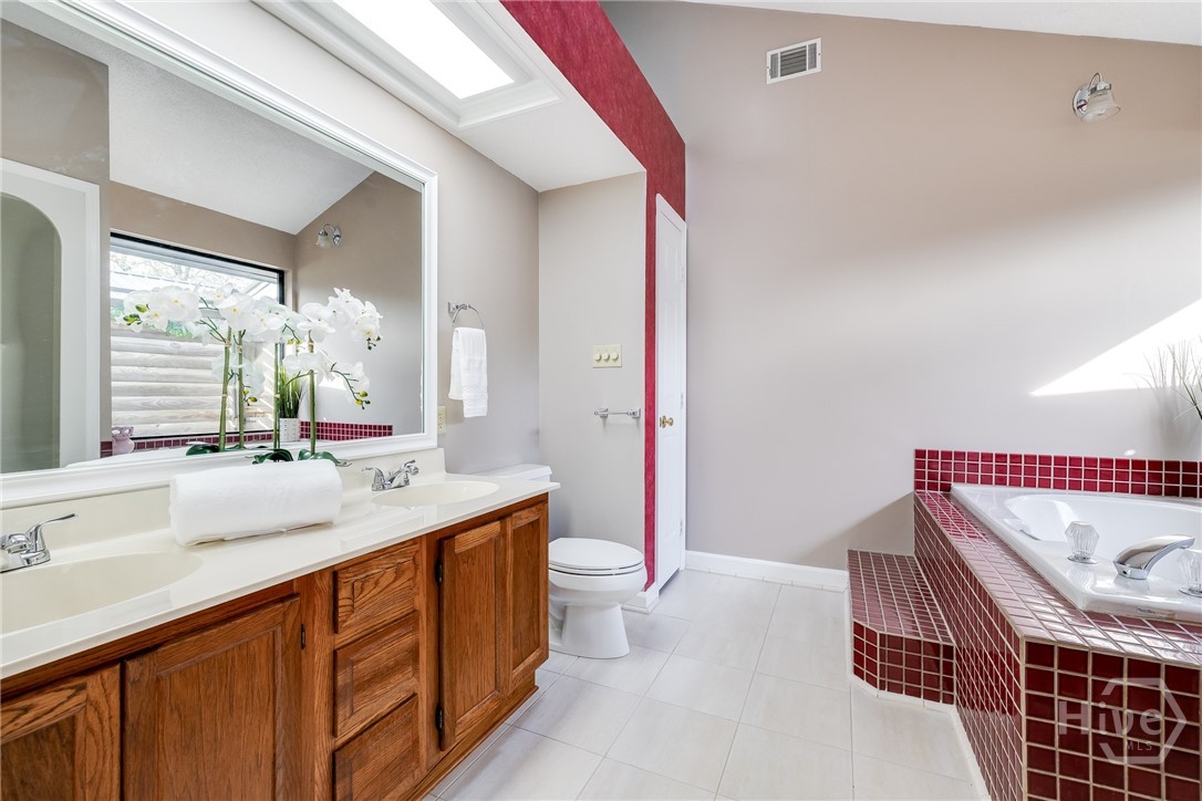122 B Property Photo 22