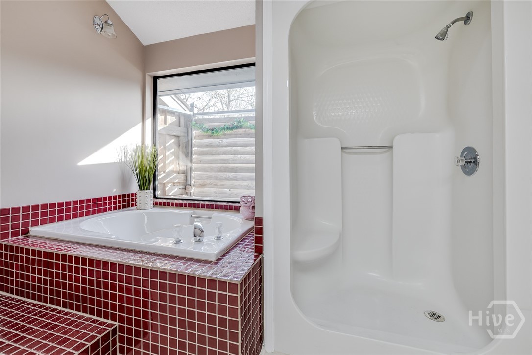 122 B Property Photo 23