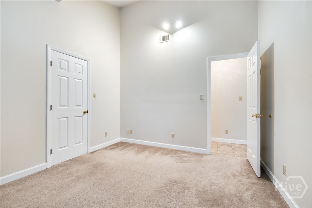 122 B Property Photo 24