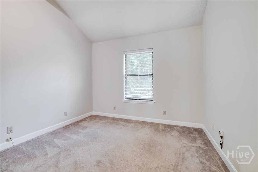 122 B Property Photo 26