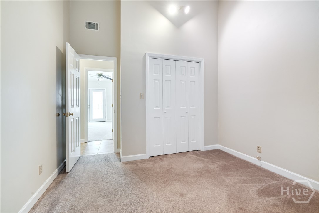 122 B Property Photo 27