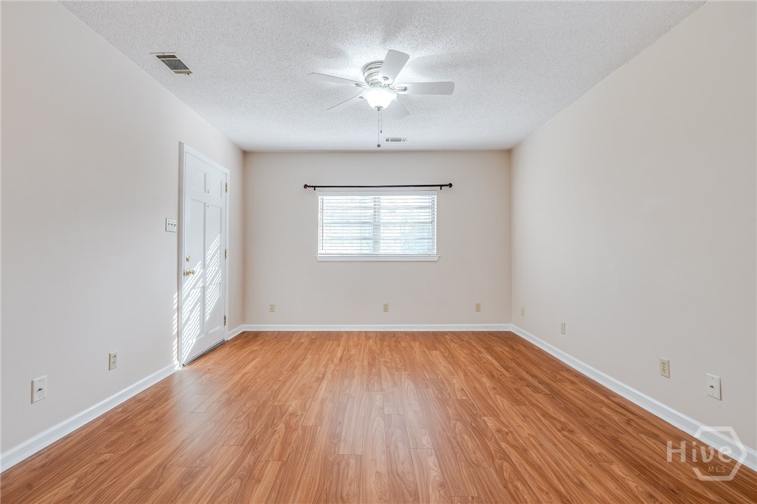 122 B Property Photo 32