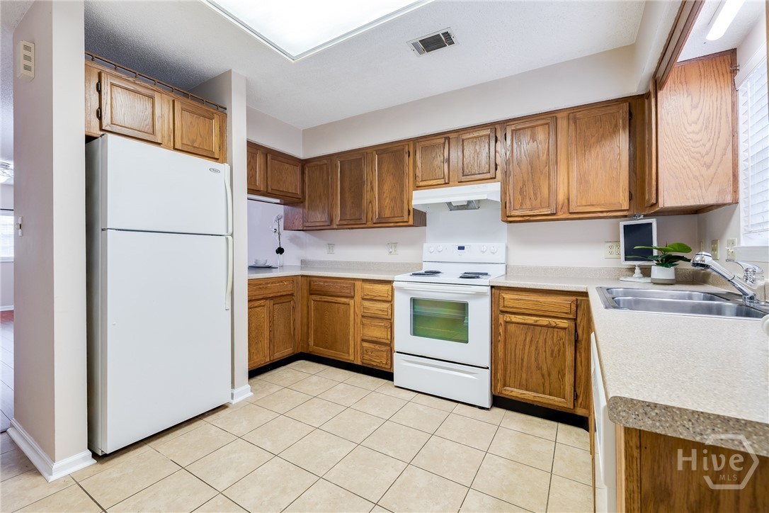 122 B Property Photo 35