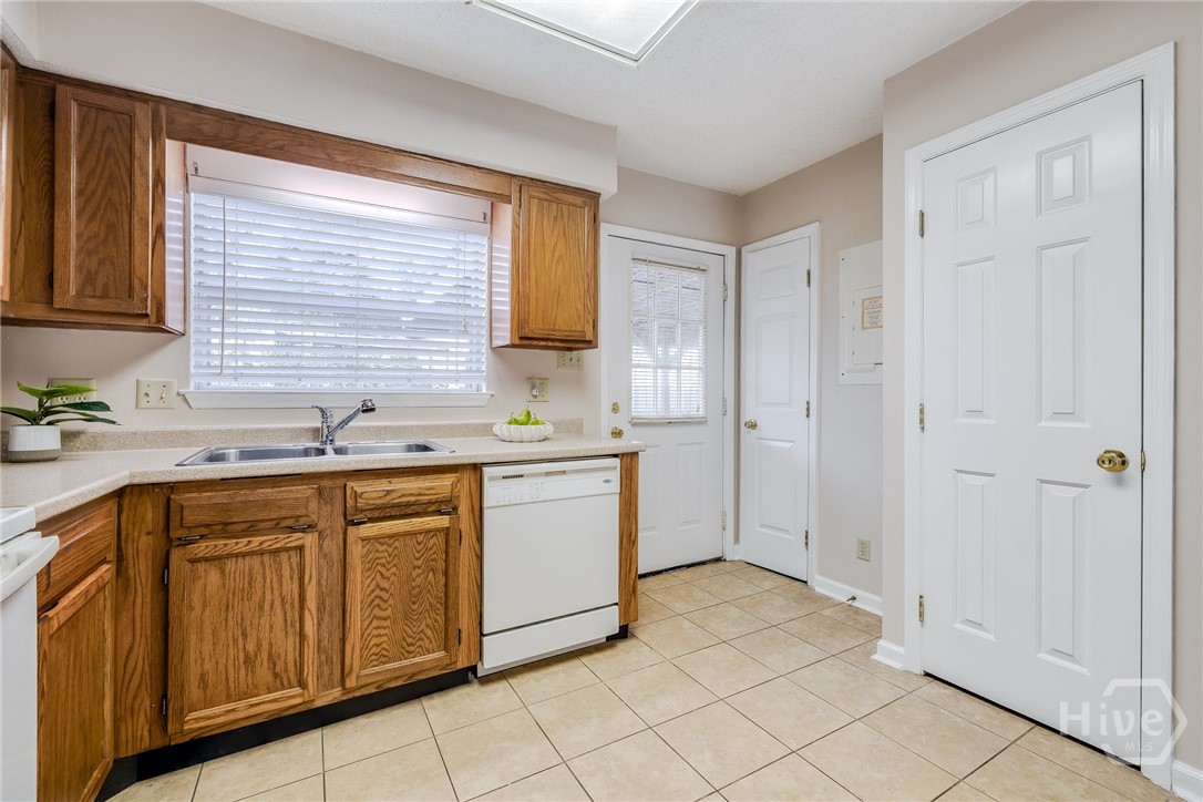122 B Property Photo 37