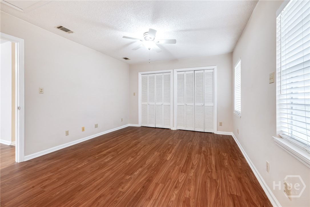 122 B Property Photo 39