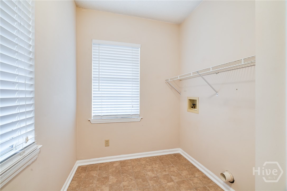 122 B Property Photo 42