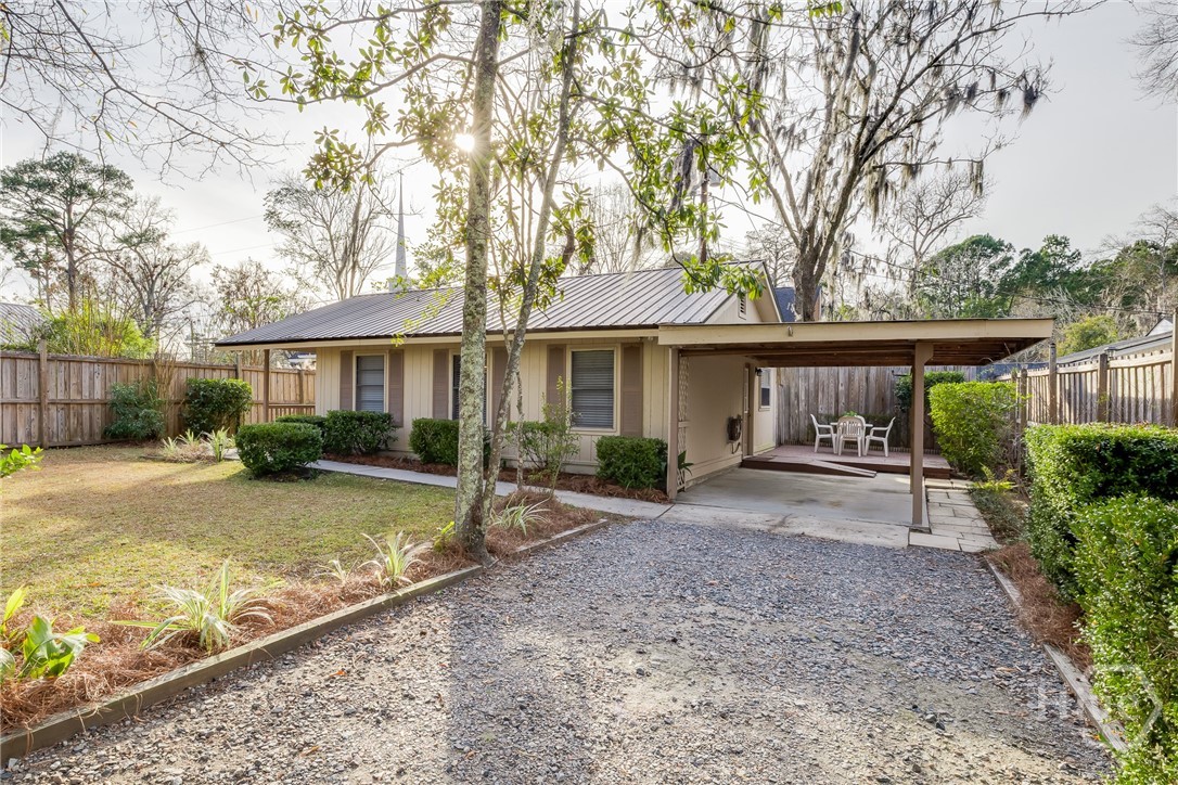 122 B Property Photo 43