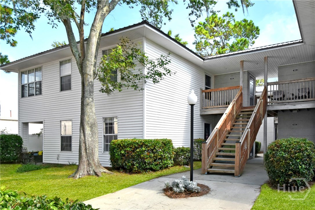 302 E Island Square Drive Property Photo 1