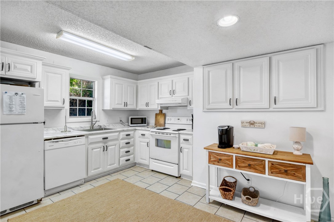 302 E Island Square Drive Property Photo 6