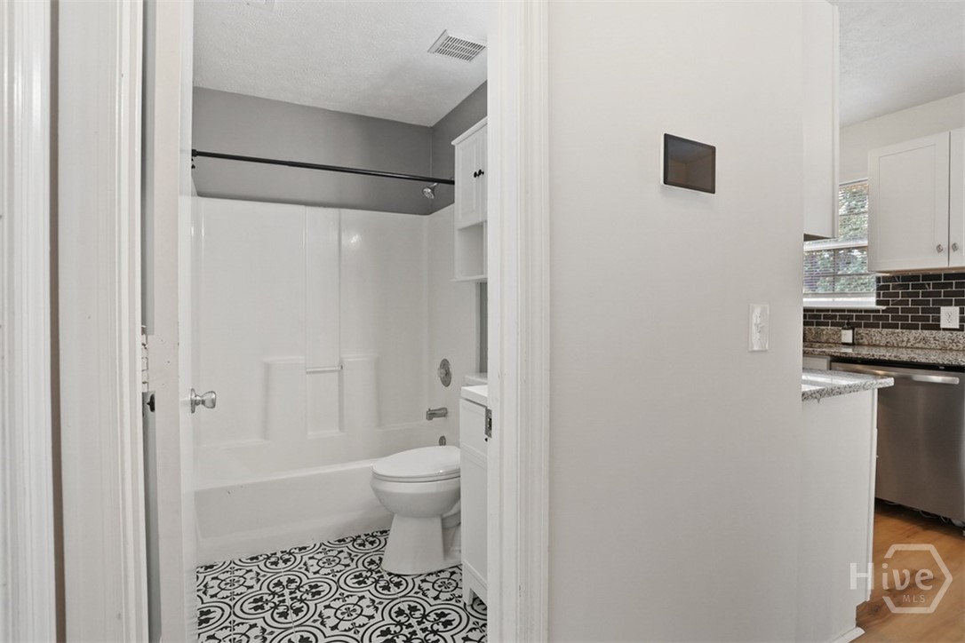 143 Cambridge Drive Property Photo 17