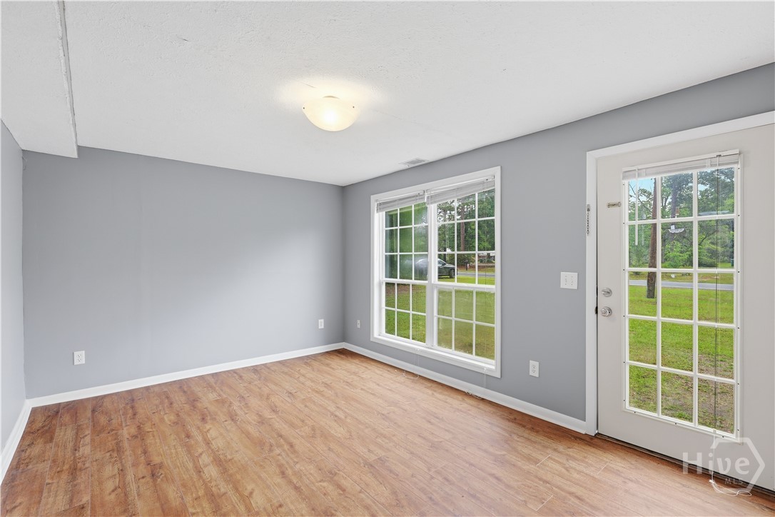 515 E 4th Street Property Photo 20