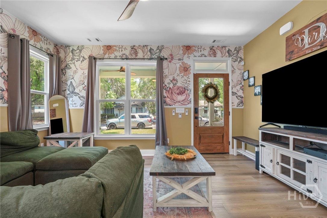 2217 E 59th Street Property Photo 4