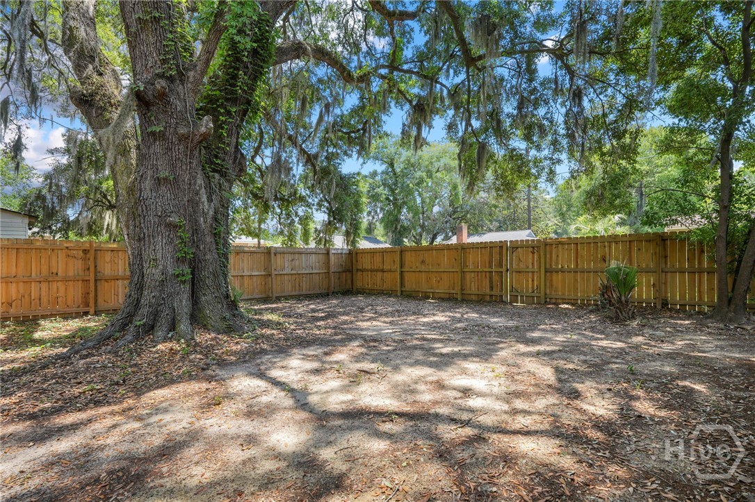 2217 E 59th Street Property Photo 6