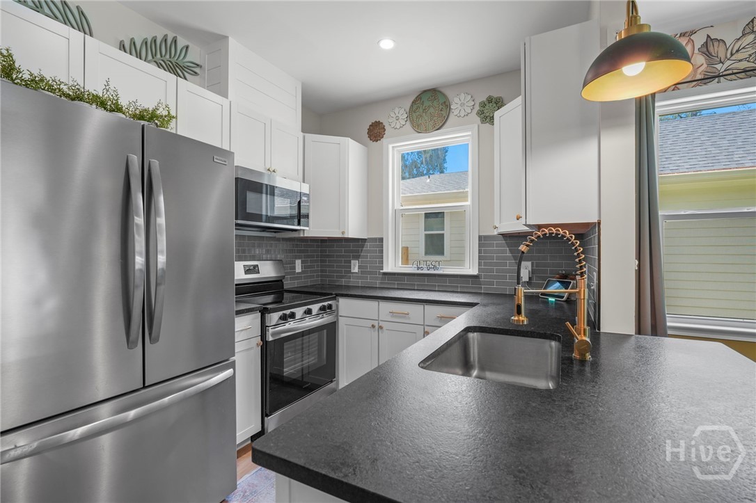 2217 E 59th Street Property Photo 16