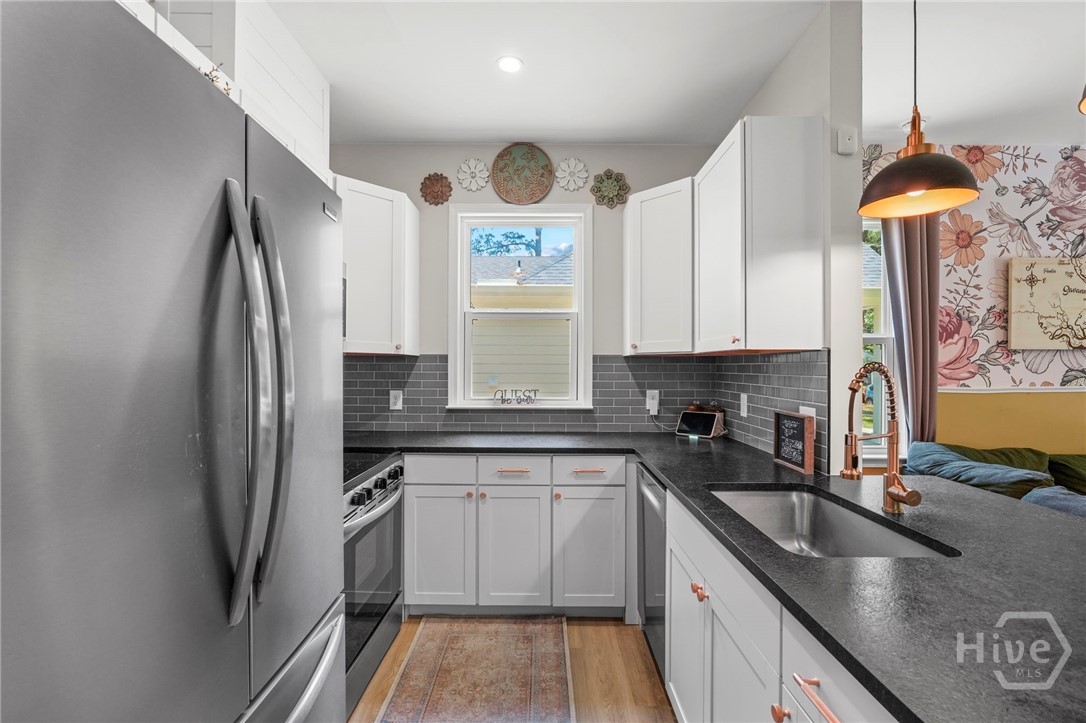 2217 E 59th Street Property Photo 18