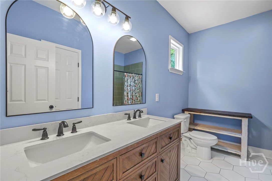 2217 E 59th Street Property Photo 23