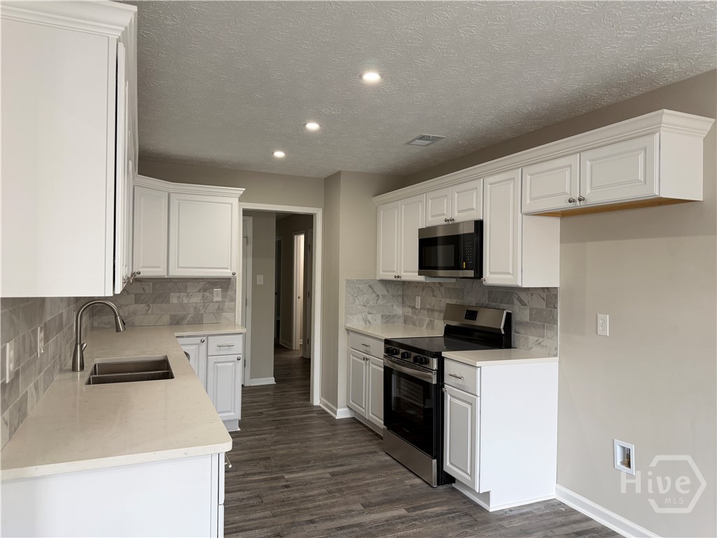 425 Durden Drive Property Photo 4