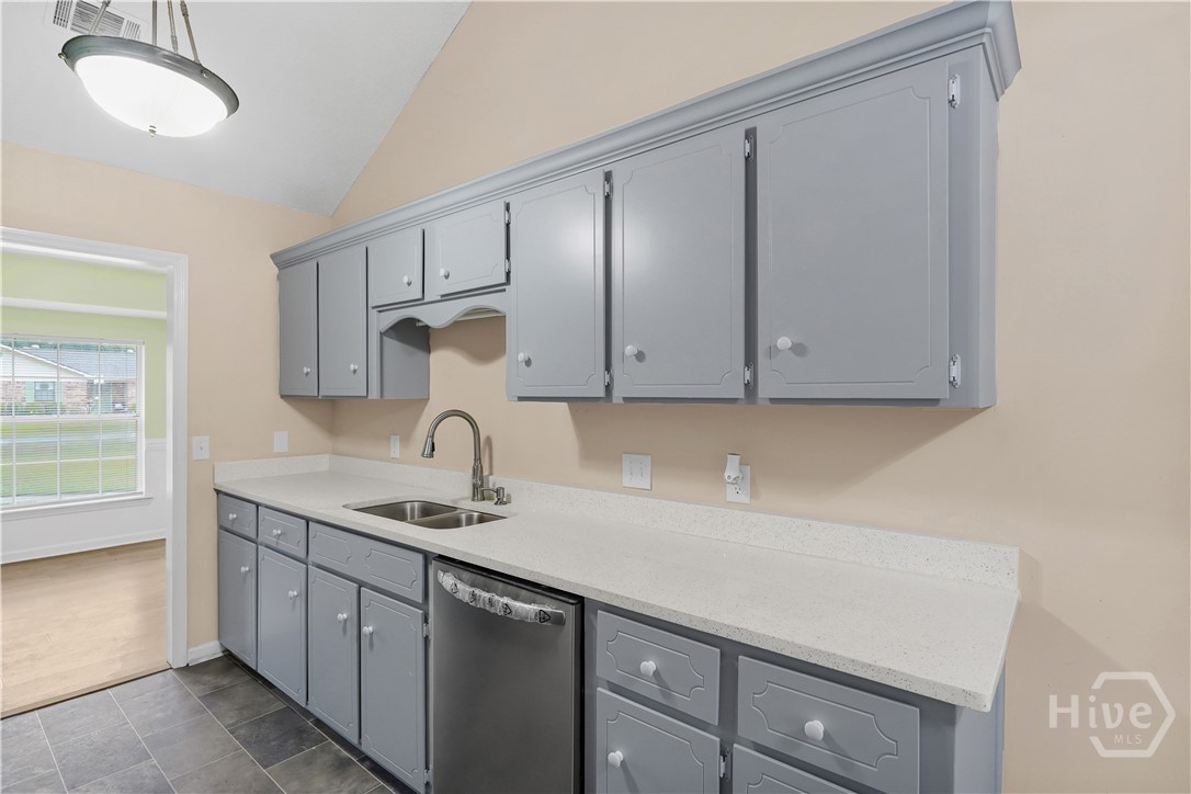 612 Trevor Street Property Photo 14