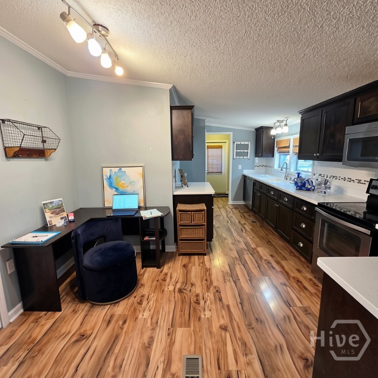 106 Blair Way Property Photo 6