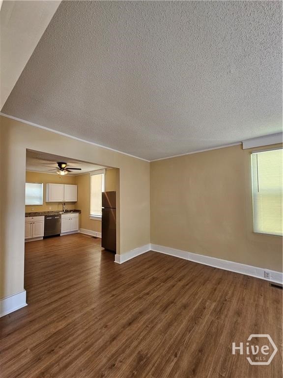 714 W 38th Street Property Photo 8