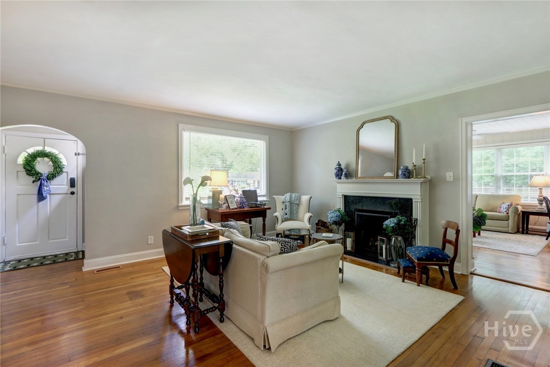 423 E 57th Street Property Photo 9
