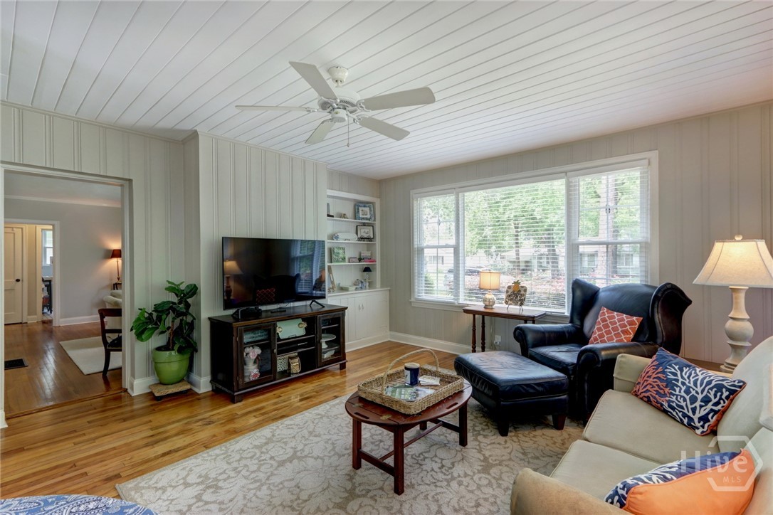 423 E 57th Street Property Photo 10