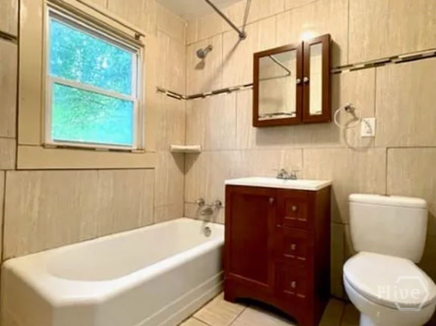637 E 39th Street Property Photo 9