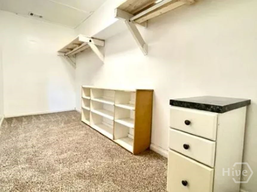 637 E 39th Street Property Photo 17