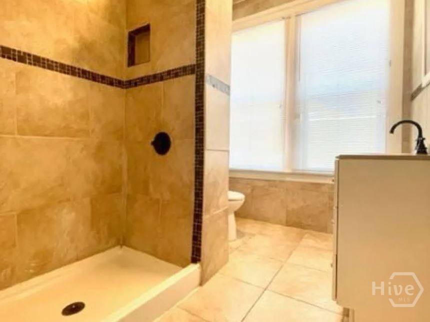 637 E 39th Street Property Photo 25