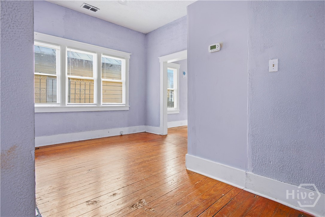 643 W 41st Street Property Photo 3