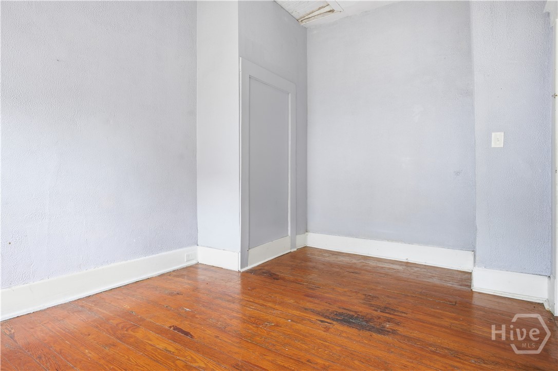 643 W 41st Street Property Photo 6