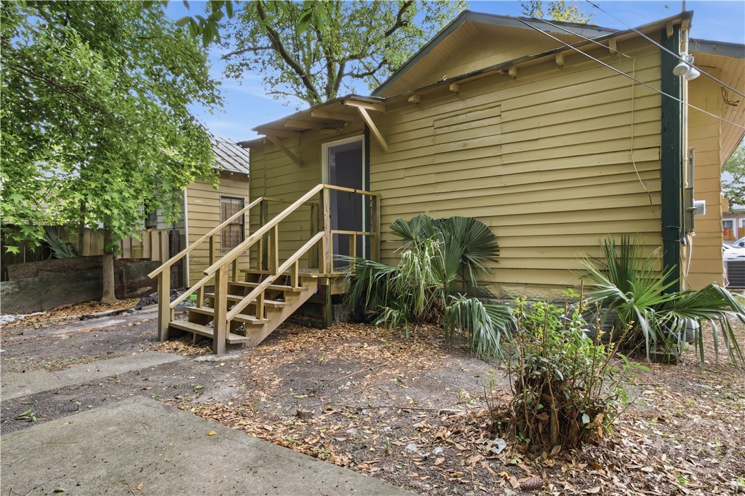 643 W 41st Street Property Photo 11