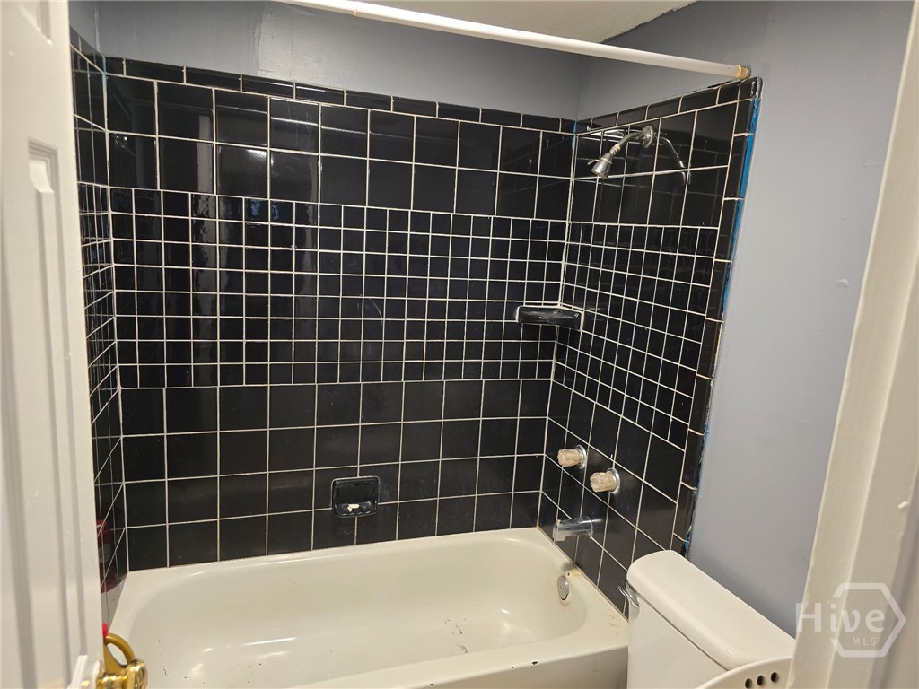 643 W 41st Street Property Photo 17