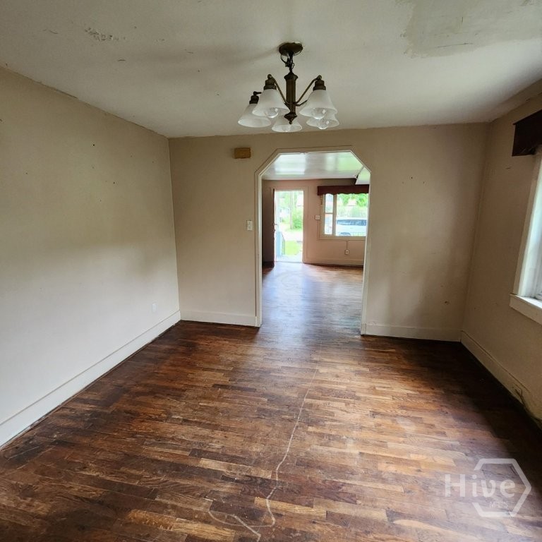 908 Bowden Street Property Photo 4