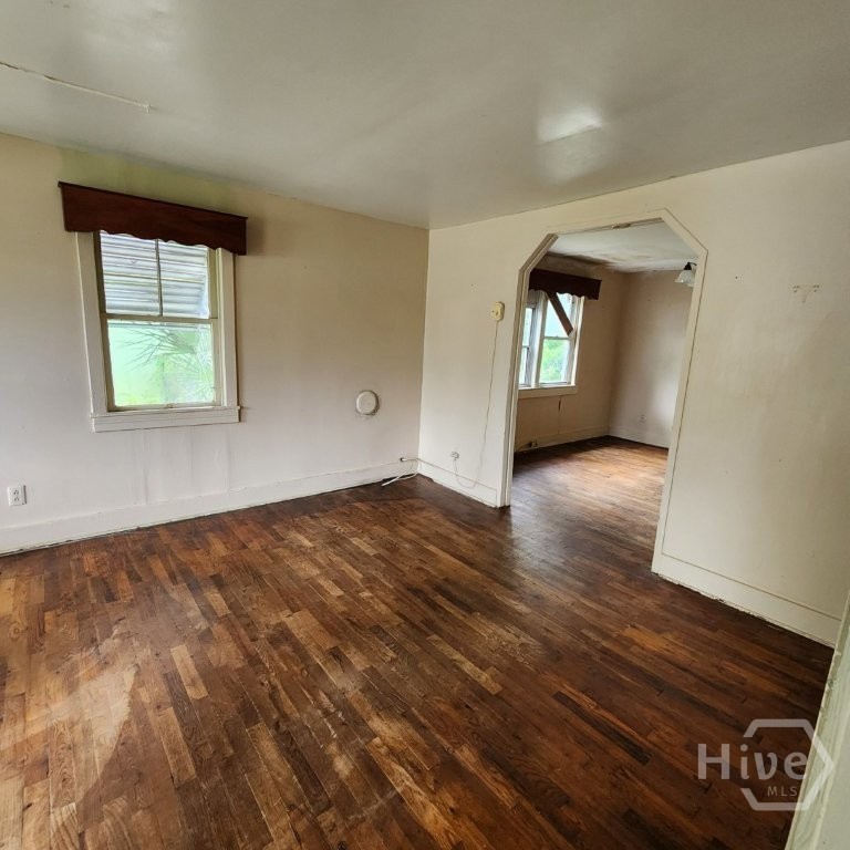 908 Bowden Street Property Photo 5