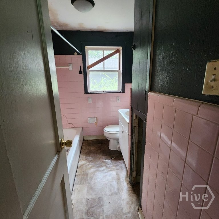 908 Bowden Street Property Photo 8