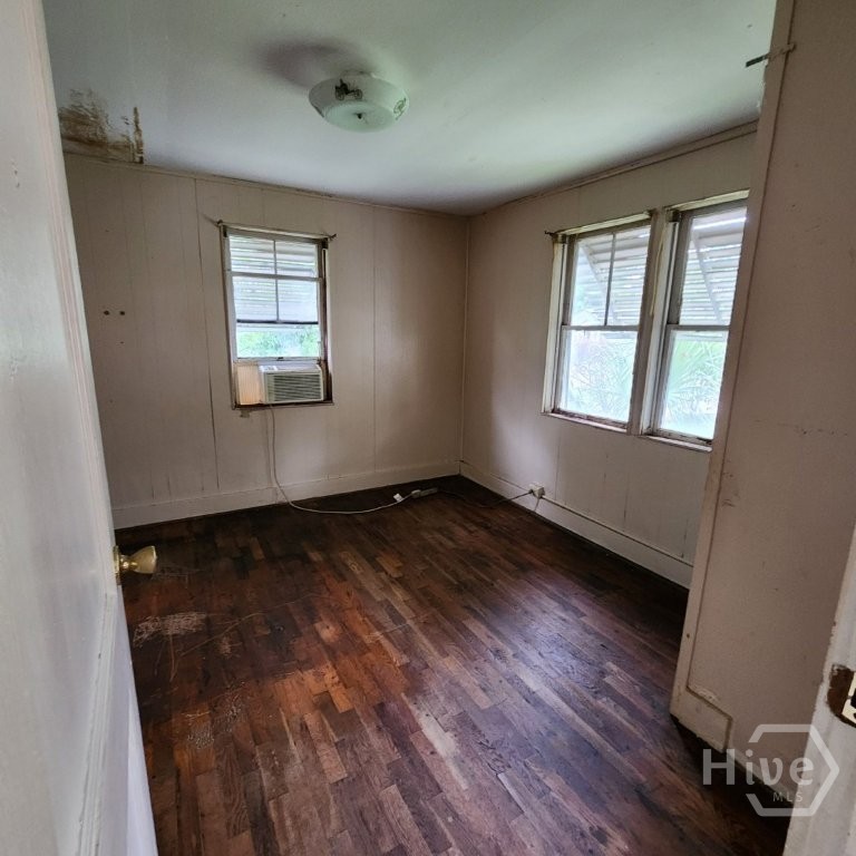 908 Bowden Street Property Photo 10