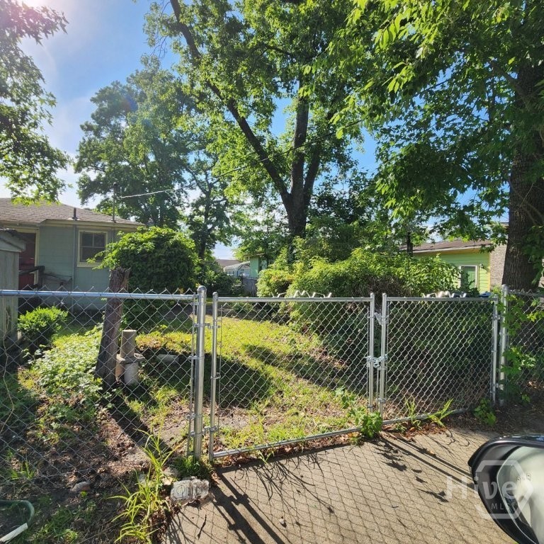 908 Bowden Street Property Photo 12