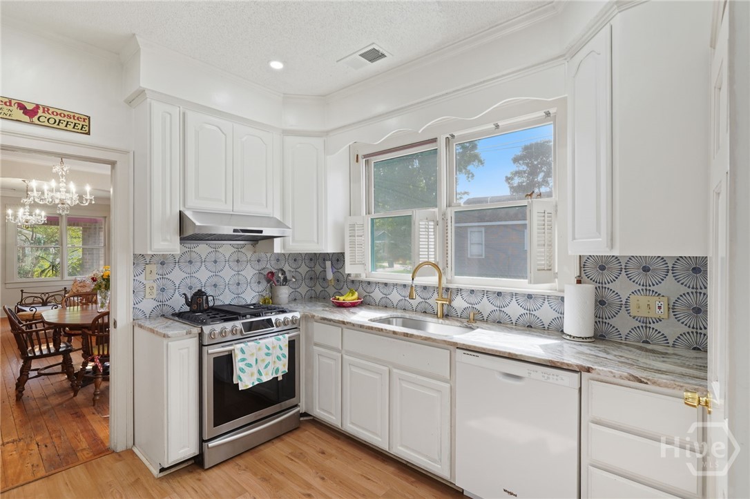 702 E 32nd Street Property Photo 10