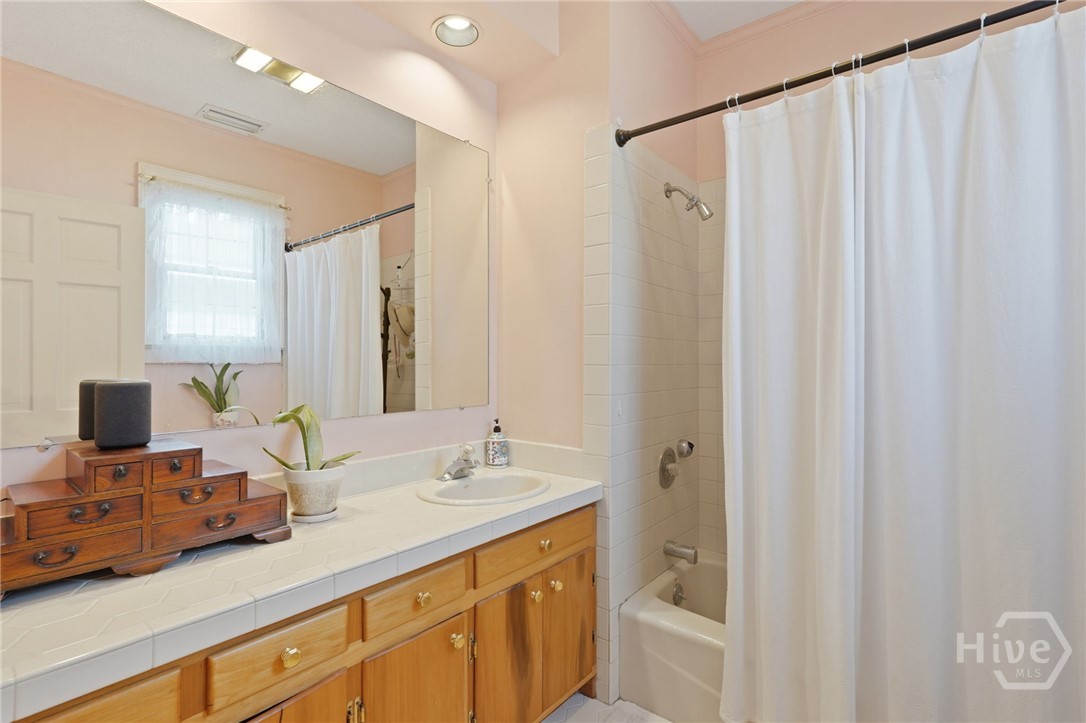 702 E 32nd Street Property Photo 14