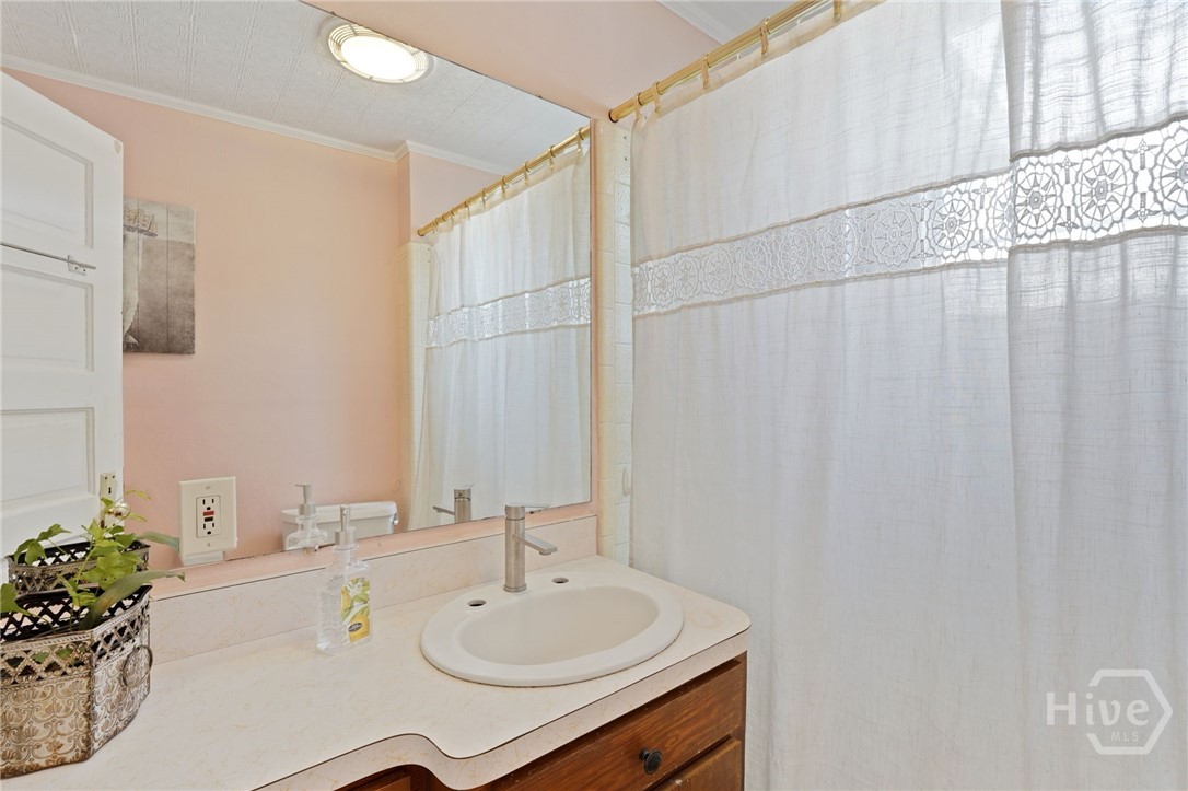 702 E 32nd Street Property Photo 18