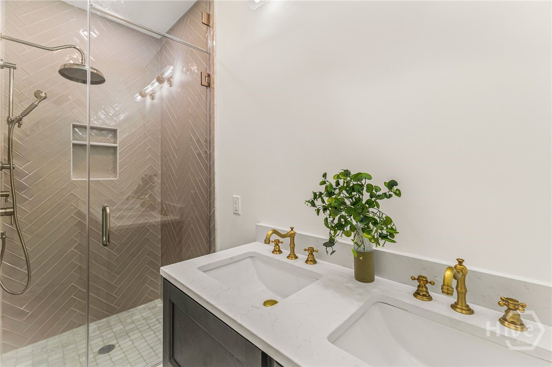 1223 E 38th Street Property Photo 20