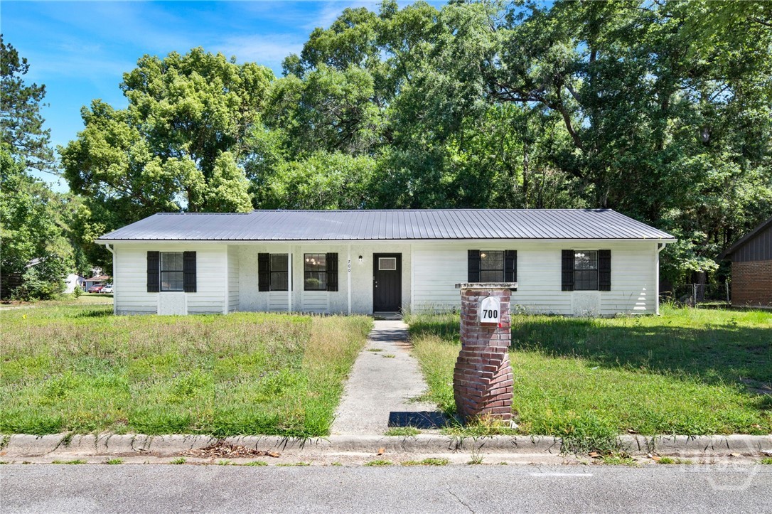 700 Thornwood Way Property Photo 2